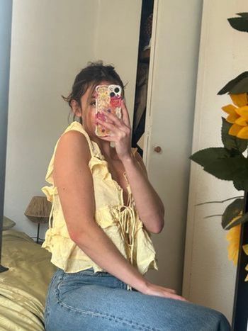 Haut à volant jaunes 