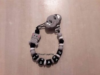 Attache tétine éléphant