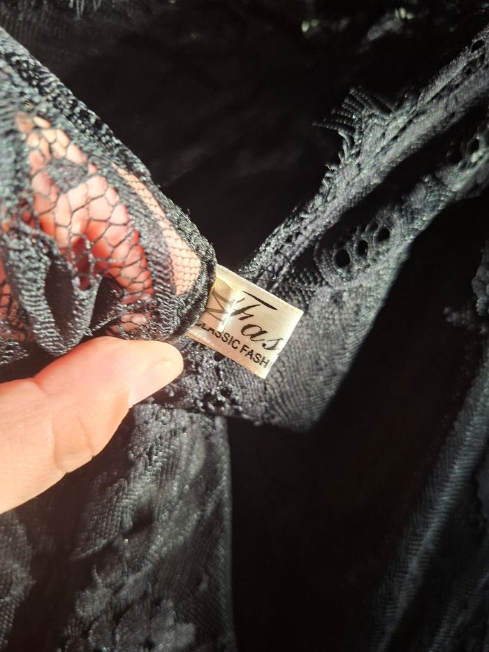 Robe gothique en dentelle noir - photo numéro 7