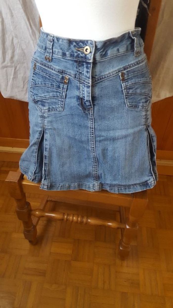 Jupe en jeans style patineuse avec 2 % elasthane