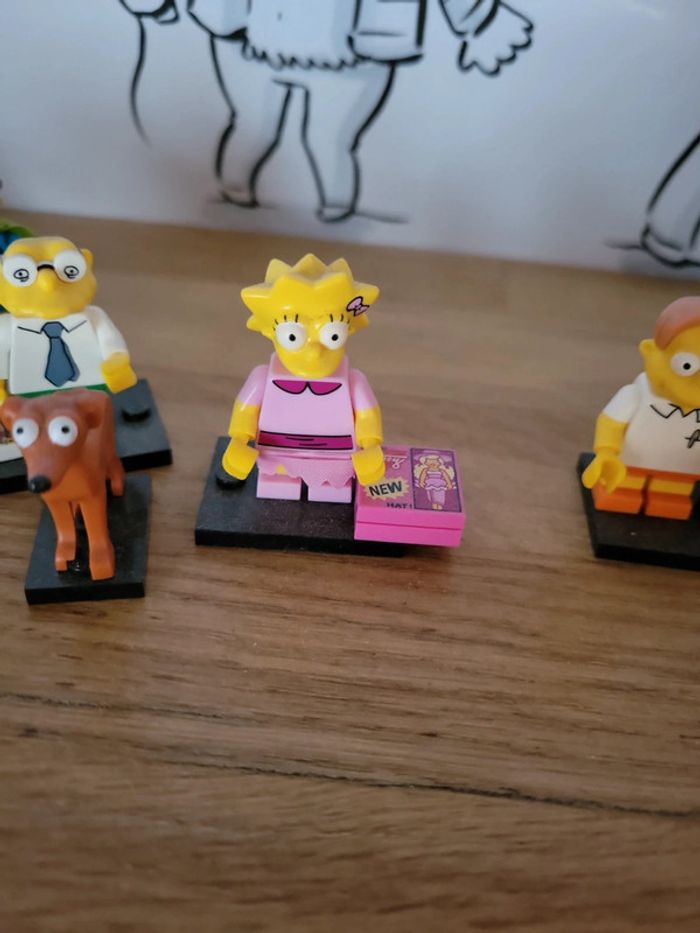 Jouet figurine articule lego the simpson fille Lisa et boîte goûter