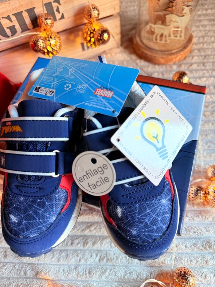 Basket Spiderman lumineux intense - photo numéro 7