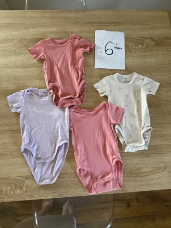 Lot 4 bodies manches courtes bébé fille