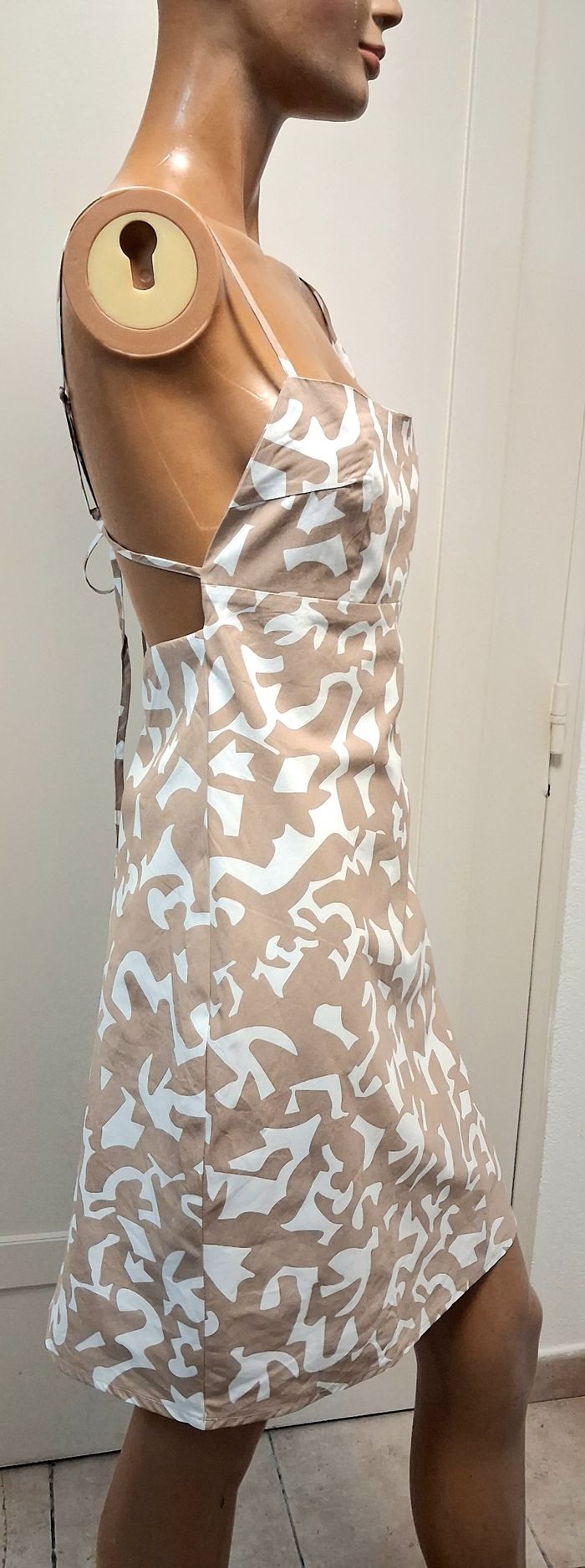 Robe dos nu GOA Paris beige blanc taille L - photo numéro 2