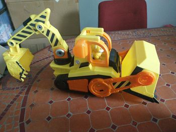 Gros Bulldozer ruben pat patrouille 