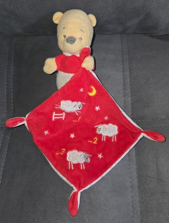 Doudou Winnie l'ourson avec mouchoir 1,2,3 moutons - Disney