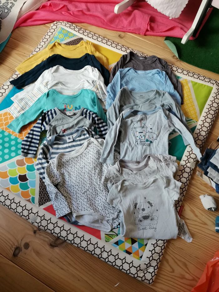 Lot 14 bodies 6 mois