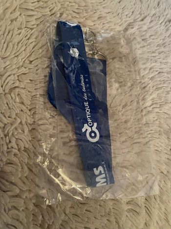 Tour de cou avec attache