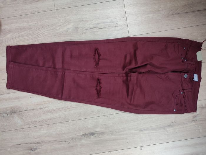 Pantalon bordeau élastique  à trous - photo numéro 2