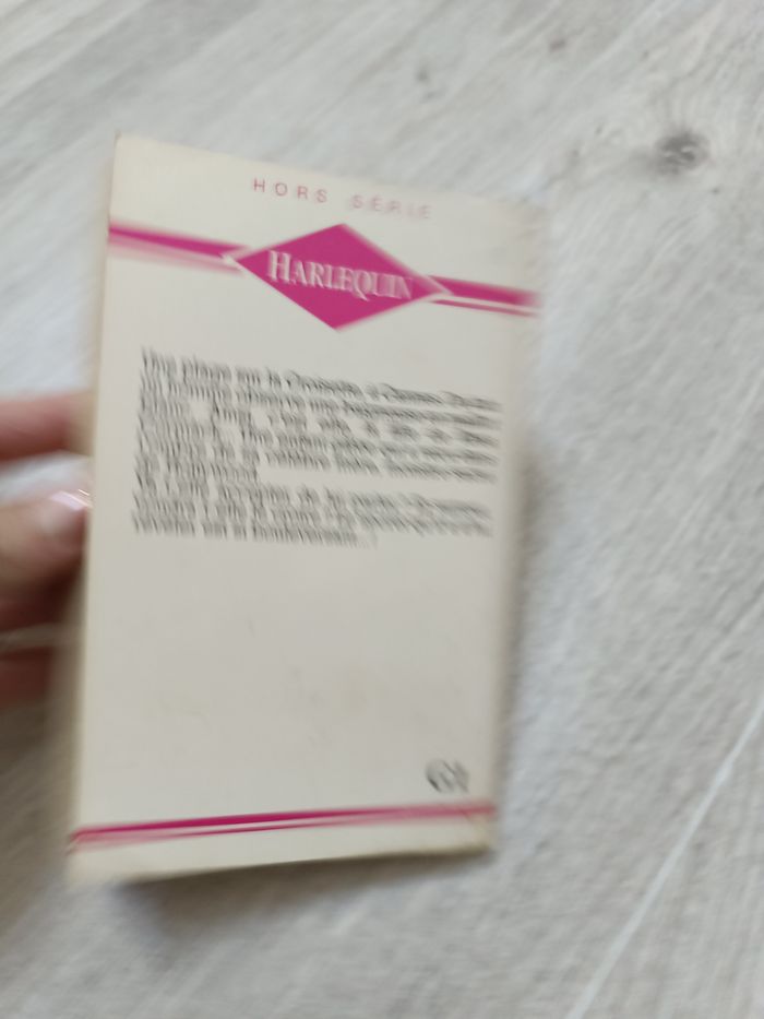 Livre Harlequin Hors série - photo numéro 2