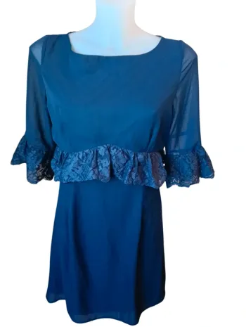 Magnifique robe avec de la dentelle L 40