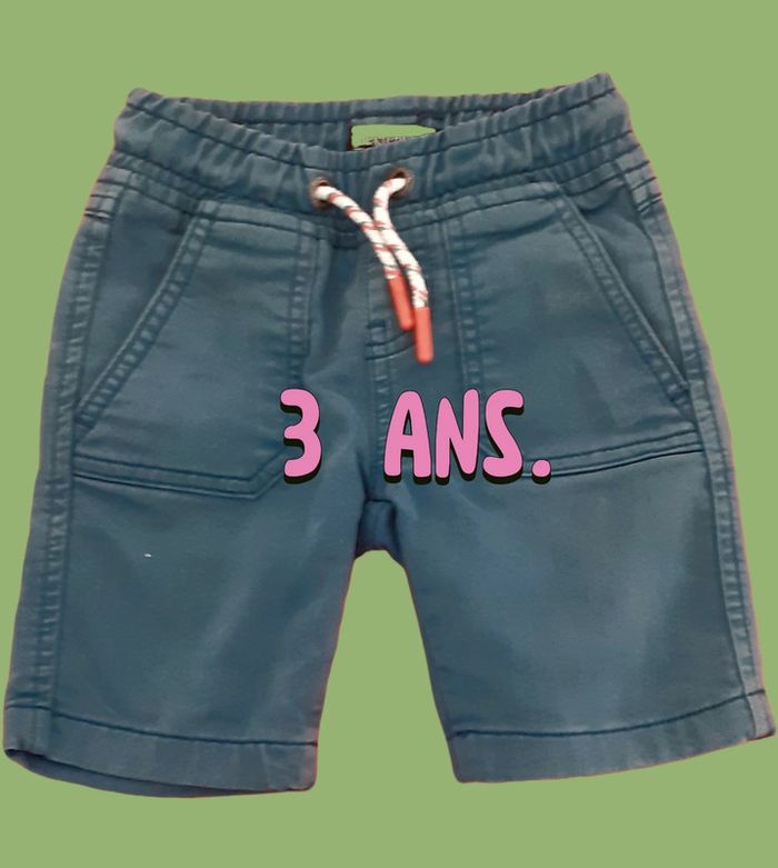 Bermuda bleu vert. Garçon. 3 Ans. In Extenso.