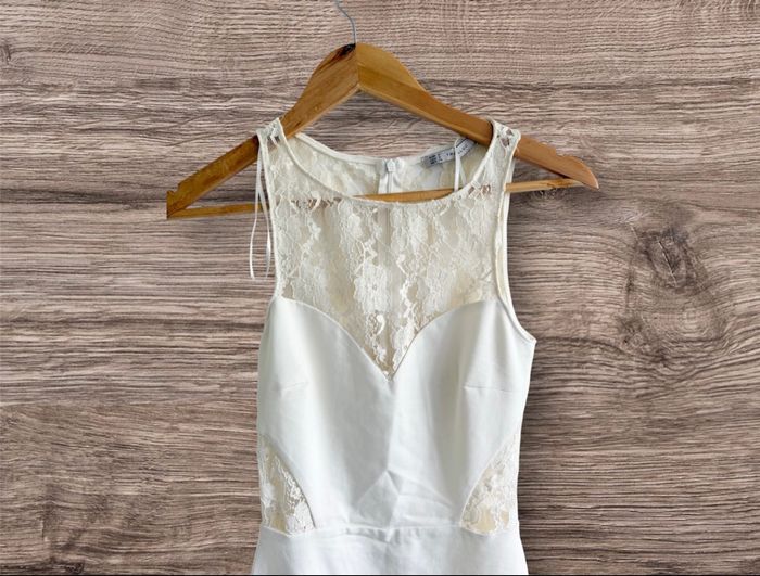 Robe moulante élégante chic sans manches blanche avec dentelle crème Zara trafaluc taille 36 S - photo numéro 2