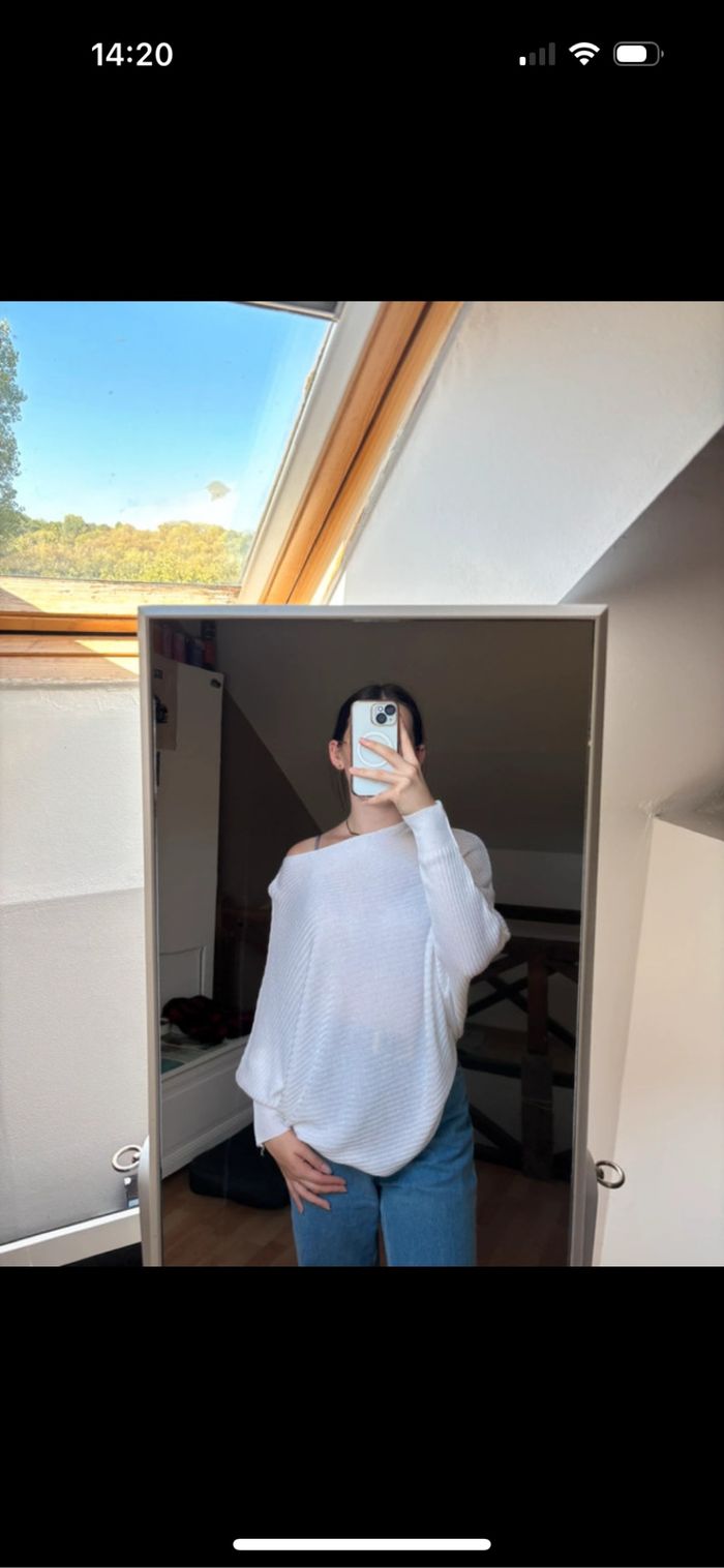 Pull blanc asymétrique