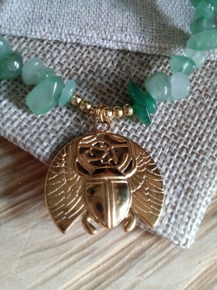 Collier en pierres naturelles d'aventurine et scarabée en acier inoxydable doré - photo numéro 4