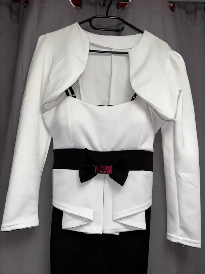 Robe courte blanche et noir, robe moulante taille unique (taille 36, 38, 40, 42) - photo numéro 12