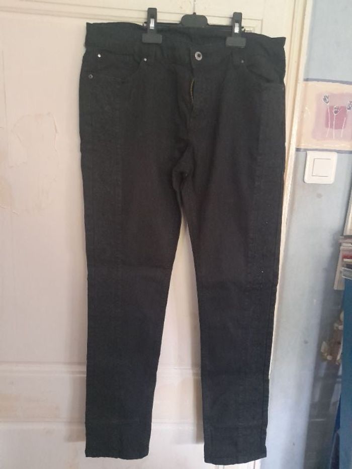Pantalon/jean noir strassé, marque C'est beau la vie, taille 44