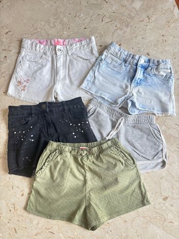 Lot cinq shorts 8 ans