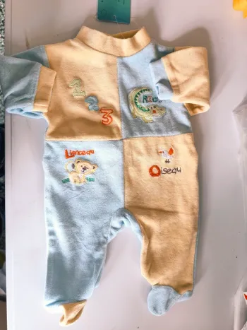 311655 pyjama jaune bleu garçon 1 mois "les chatounets"