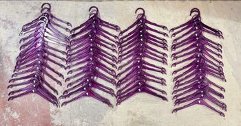  Lot de 64 cintres plastique enfants violet