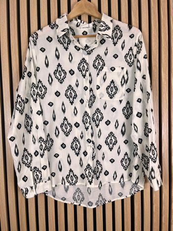 Chemise blanche crème  et noire à motifs