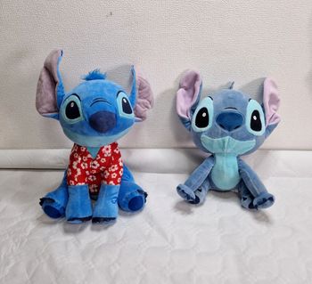 Lot de 2 peluche officiel Disney  , Stitch , Hawaï  , musicale
