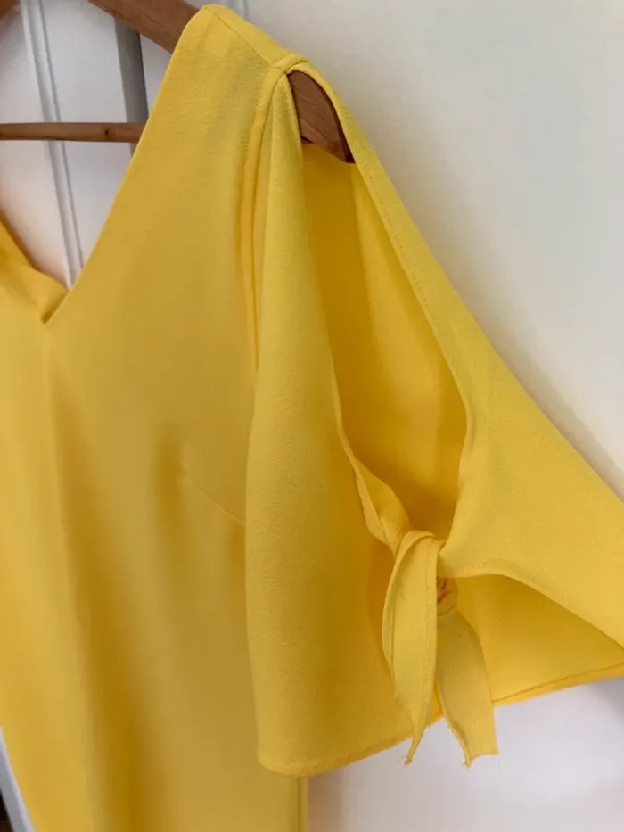 Robe courte jaune - photo numéro 2