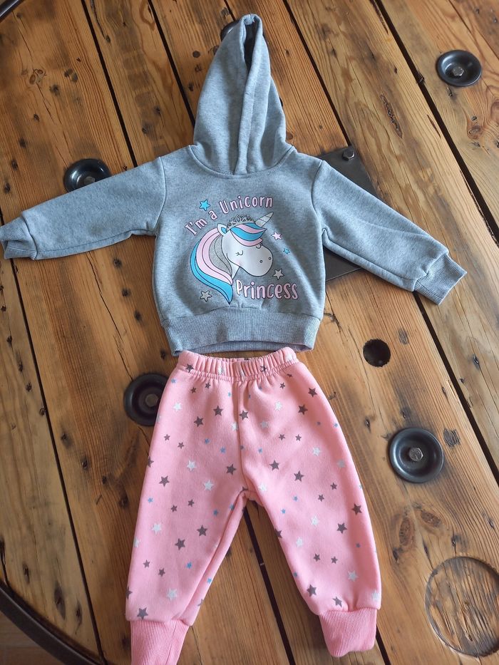 Lot de vêtements taille 6 mois hiver - photo numéro 2