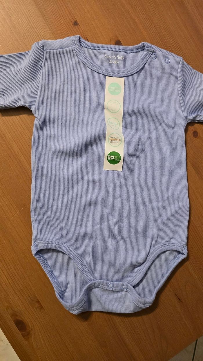 Neufs (non portés)🏷😍🥰💙 lot bodies debardeurs 36mois et un 4 ans garçon💙😍🤩🏷 - photo numéro 3