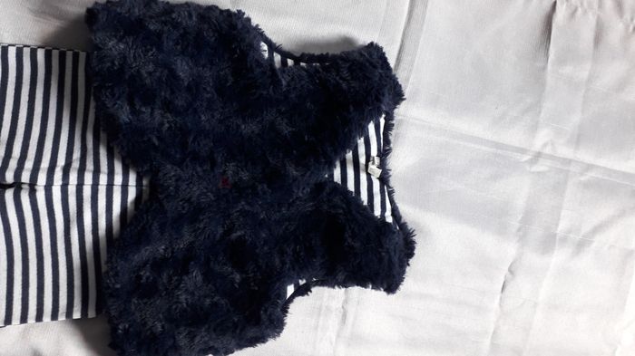 Ensemble sans manches fourrure synthétique  et legging rayé  12 mois - photo numéro 2