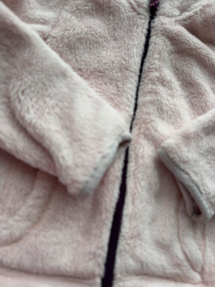 🧥Veste à capuche tout doux rose - fille 3-4 ans- très bon état - photo numéro 2
