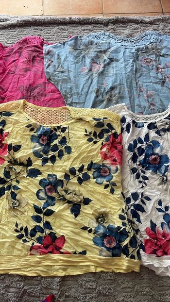 Lot de 4 hauts taille 46/48
