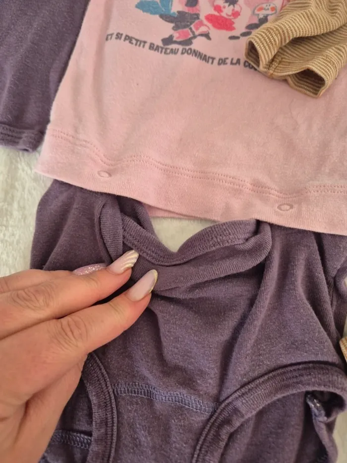 Lot 3 bodies 24 mois - photo numéro 5