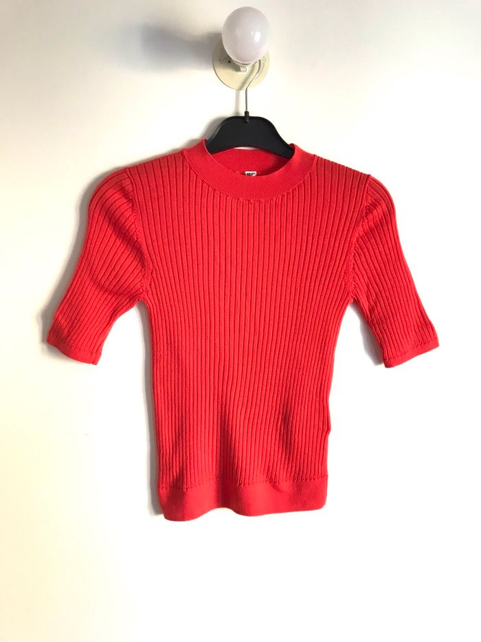 Pull manches courtes rouge corail en 100% laine Uniqlo taille S