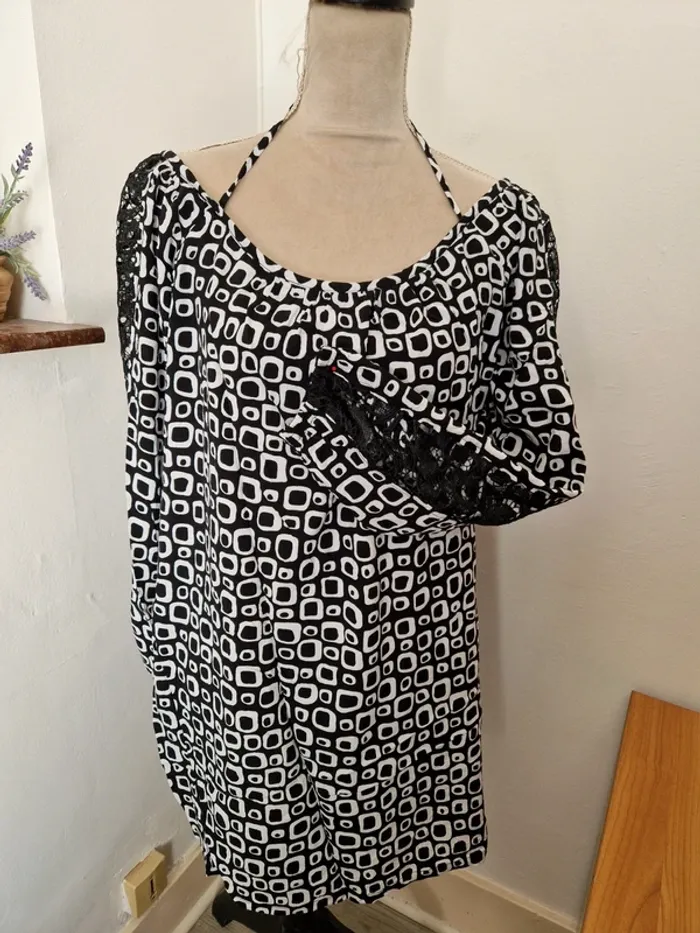 Tunique noir et blanche avec dentelle taille 48
