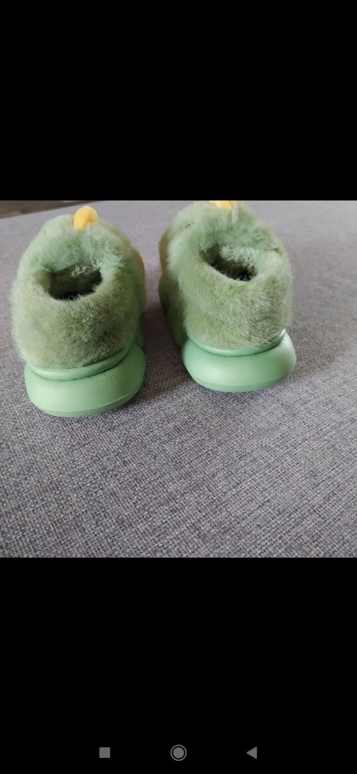 Chaussons fourrés taille 22/23 - photo numéro 4