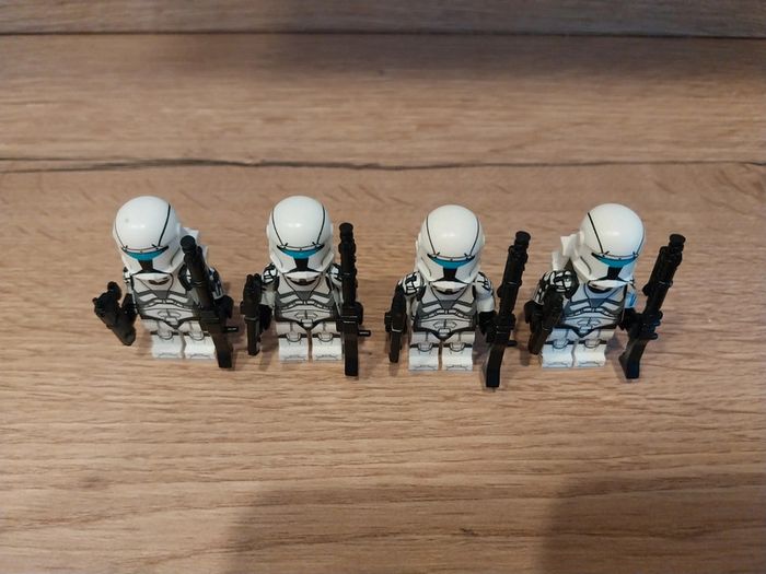 Figurines type lego 4 clones blanc star wars - photo numéro 6