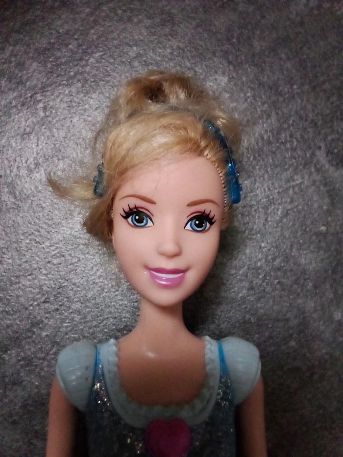 Poupées et coiffeuse Cendrillon - photo numéro 6