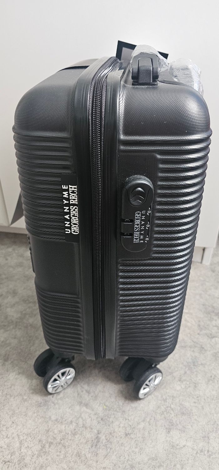 Valise cabine noire rigide neuve 8 roues 360° – Georges Rech - photo numéro 7