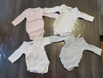 Lot 4 bodys manches longues