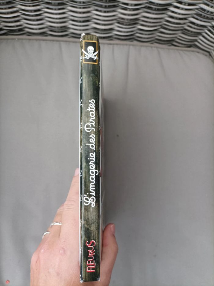 Joli livre "l'imagerie des pirates" - photo numéro 3