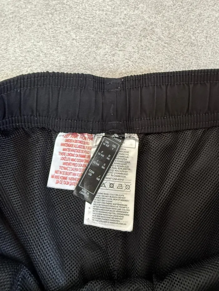 Short maillot Adidas garçon noir taille 13-14 ans comme neuf - photo numéro 4