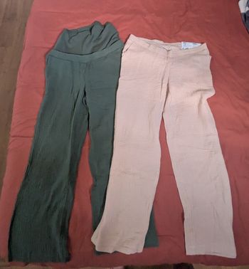 Deux pantalons de  grossesse et un short, taille L