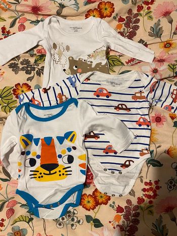 Lot de bodies 1 mois