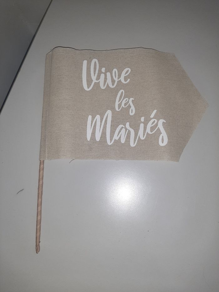 Drapeau "Vive les mariés" neuf - photo numéro 1