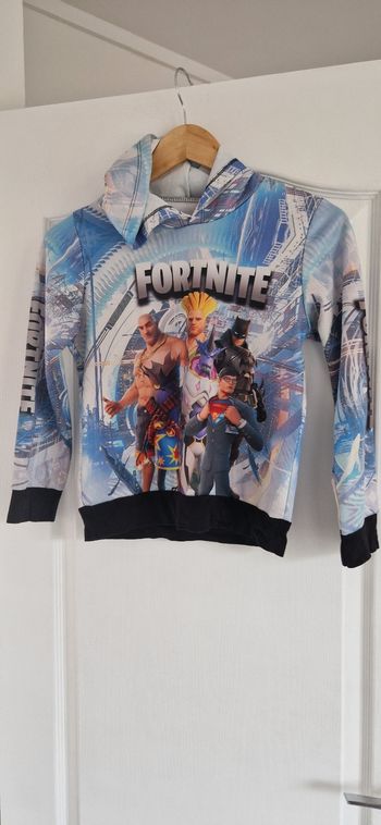Sweet avec capuche a motif  fortnite Taille 10ans