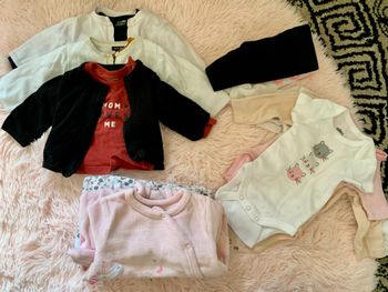 Lot de vêtements bébé fille (1 mois)