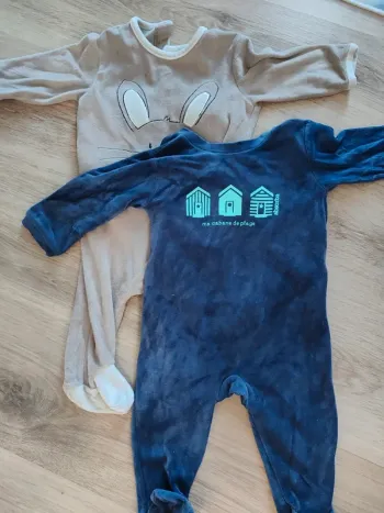 Lot deux pyjamas 9 mois