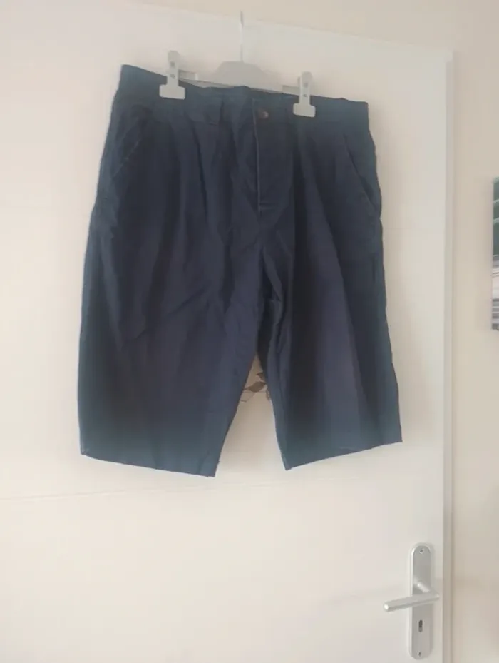 Short bleu