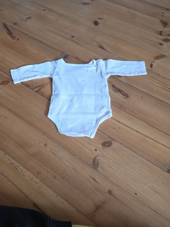 Lot de 5 vêtements 6 mois. - photo numéro 9